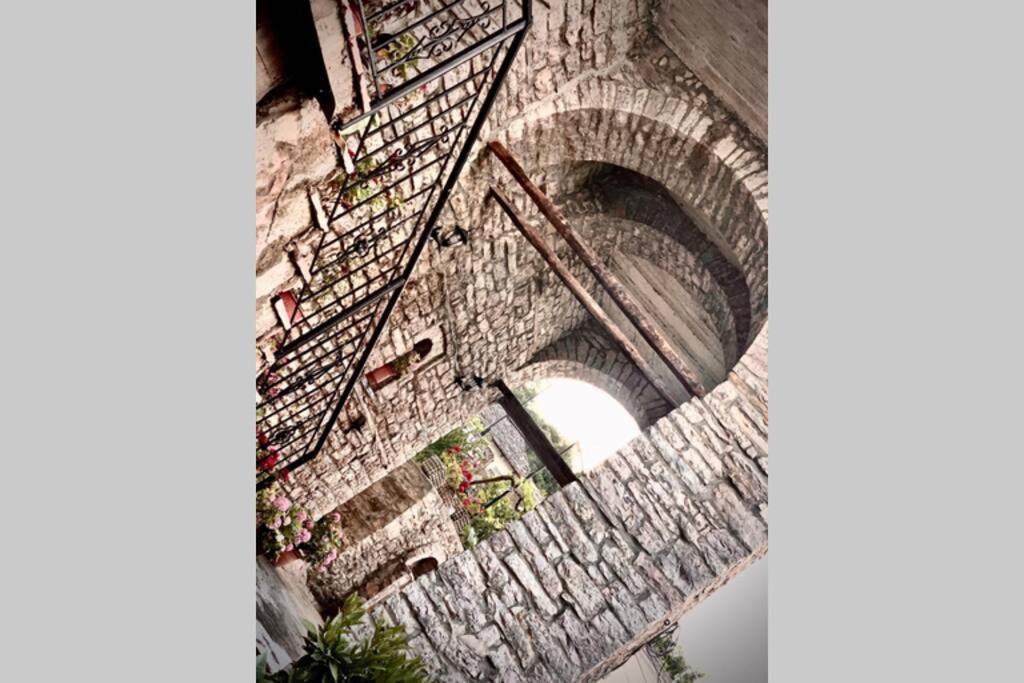 Kubeja Guest House Gjirokastër Exterior foto
