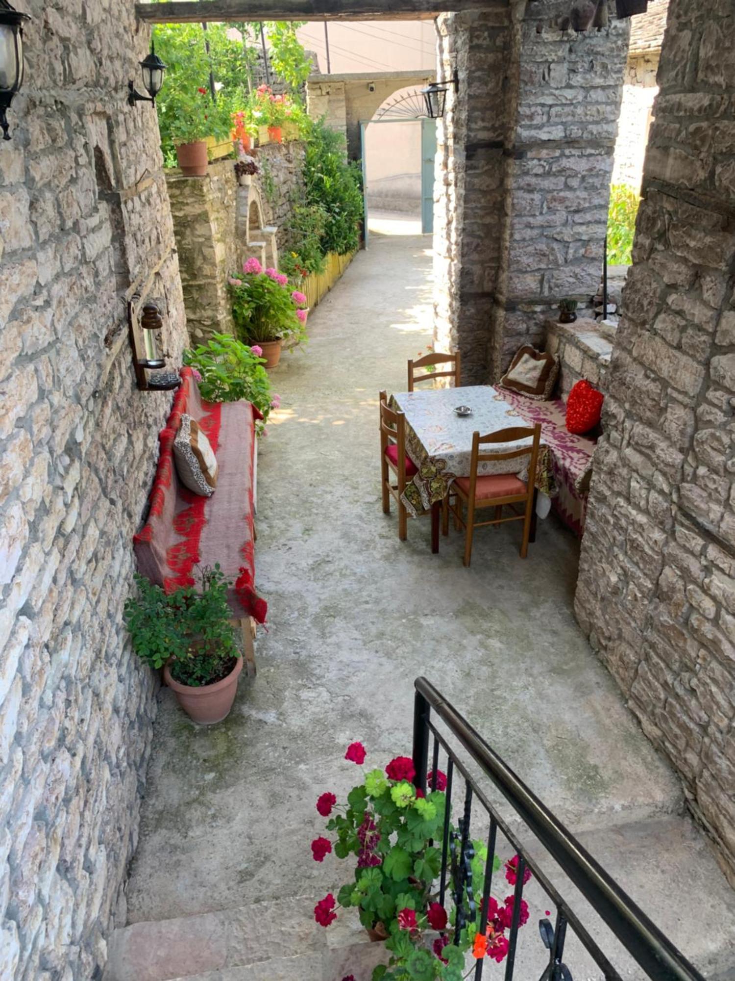 Kubeja Guest House Gjirokastër Exterior foto